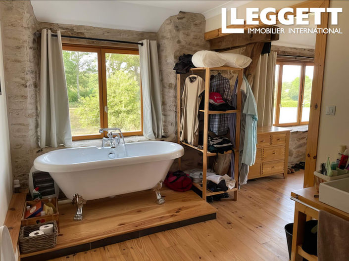 Image No.10-9 Bed House for sale