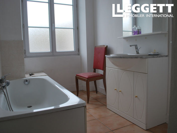 Image No.9-2 Bed House for sale