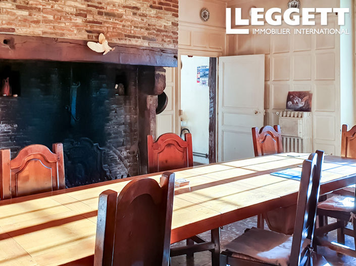 Image No.4-16 Bed Chateaux for sale