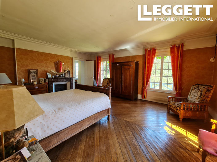 Image No.9-16 Bed Chateaux for sale