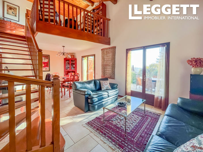 Image No.2-4 Bed House for sale