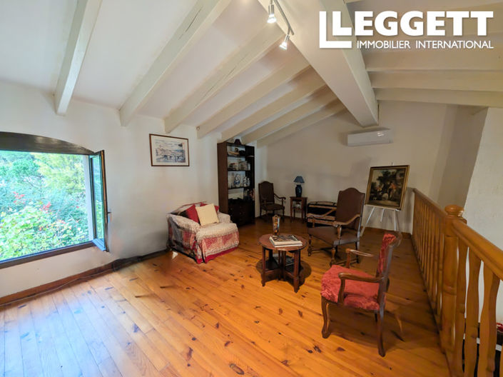 Image No.5-6 Bed House for sale