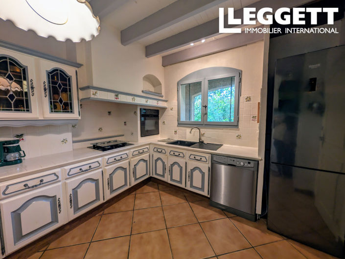 Image No.6-6 Bed House for sale