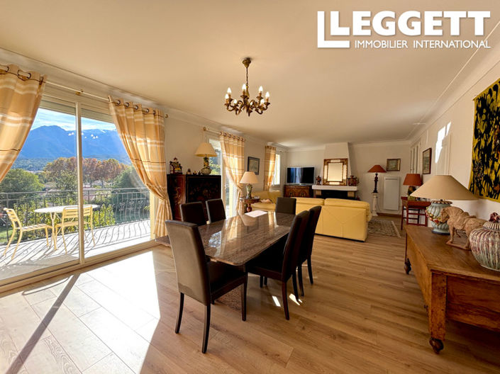 Image No.1-6 Bed House for sale