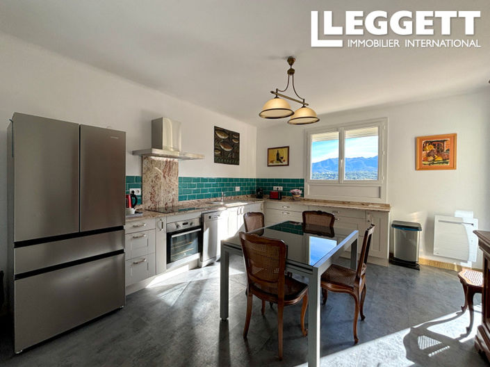 Image No.6-6 Bed House for sale