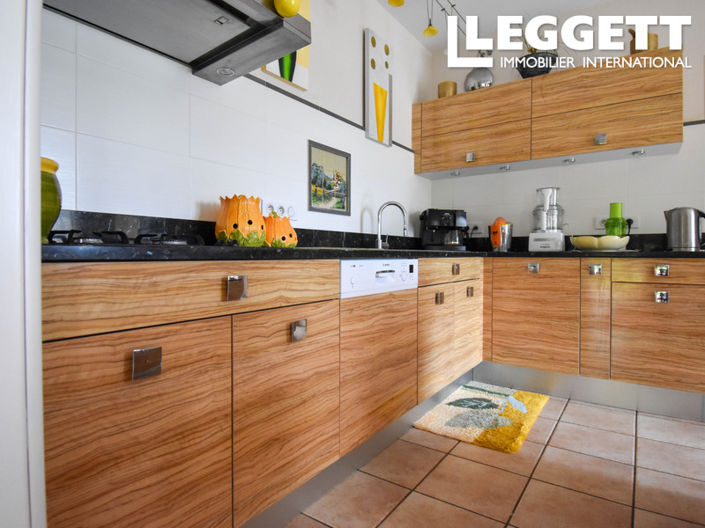 Image No.6-5 Bed House for sale