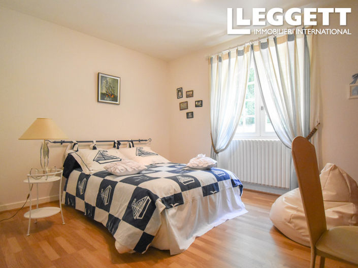 Image No.8-5 Bed House for sale