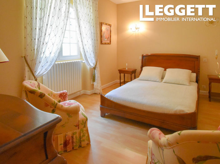 Image No.9-5 Bed House for sale