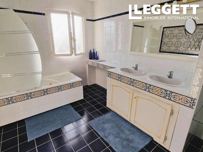 Image No.7-4 Bed House for sale