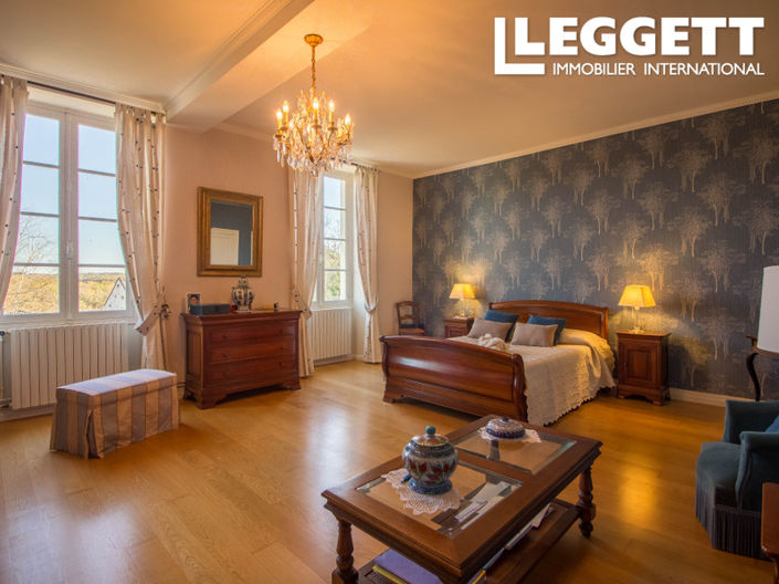 Image No.8-10 Bed House for sale