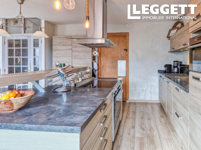 Image No.6-9 Bed House for sale