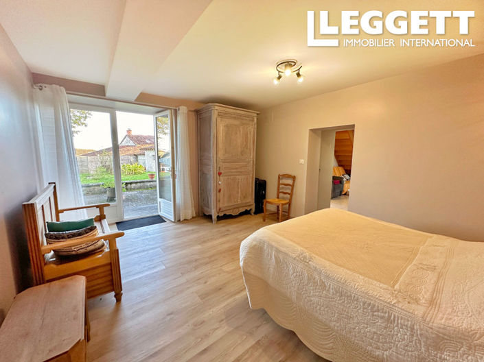 Image No.8-4 Bed House for sale