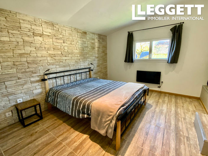 Image No.6-8 Bed House for sale