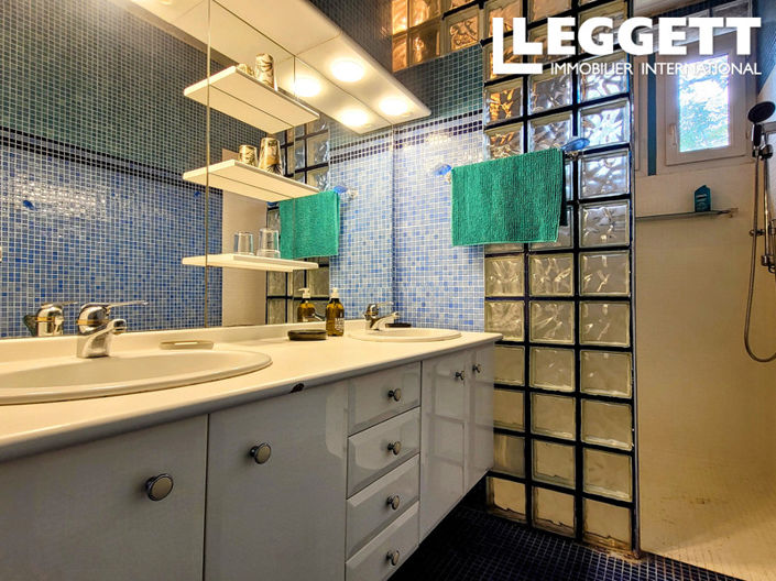 Image No.8-4 Bed House for sale