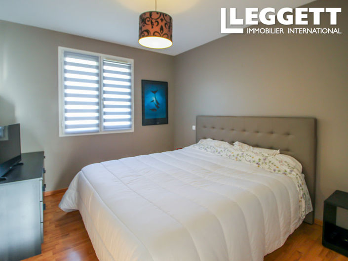 Image No.10-5 Bed House for sale