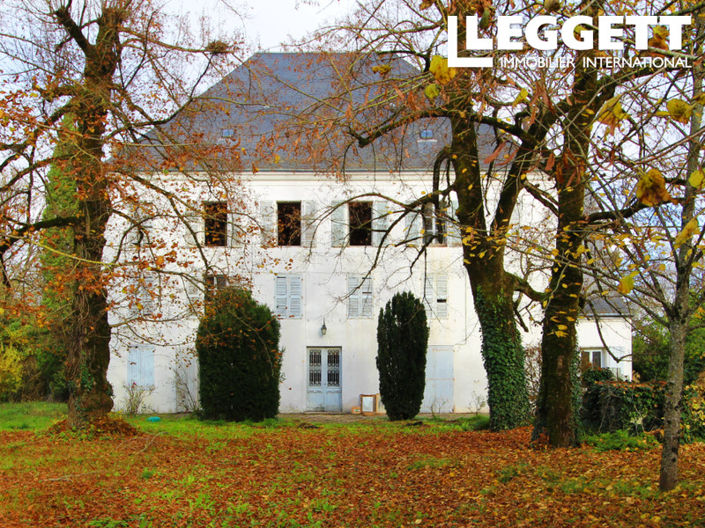 Image No.2-Châteaux de 7 chambres à vendre à Les Gours