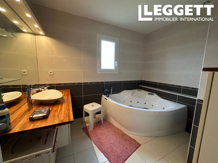 Image No.9-4 Bed House for sale