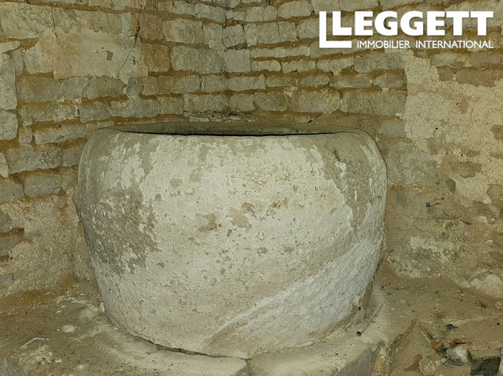 Image No.8-6 Bed House for sale