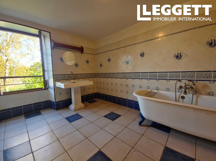 Image No.9-6 Bed House for sale