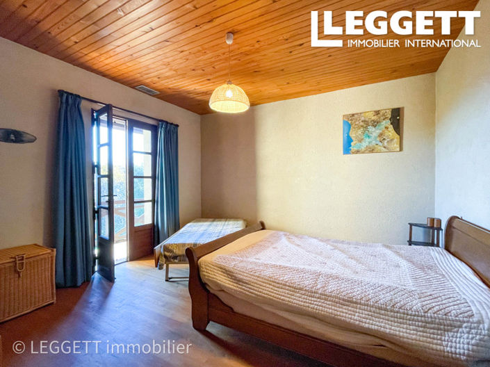 Image No.10-6 Bed House for sale