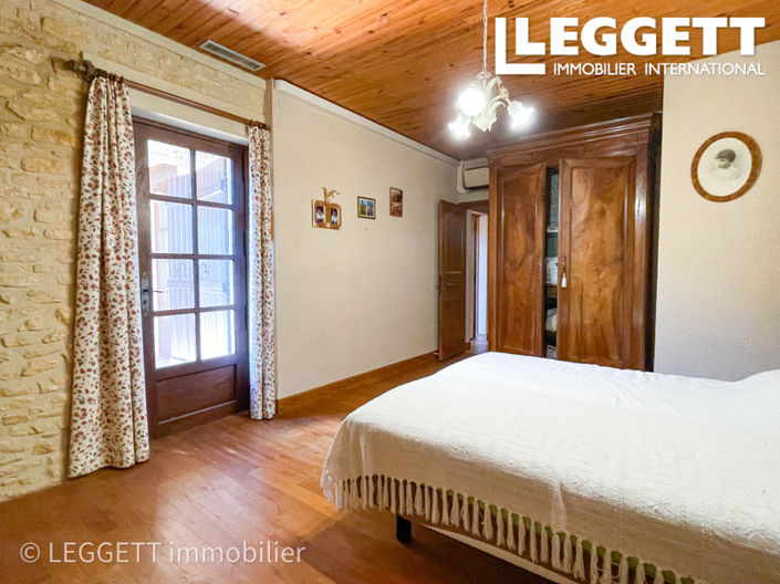 Image No.9-6 Bed House for sale