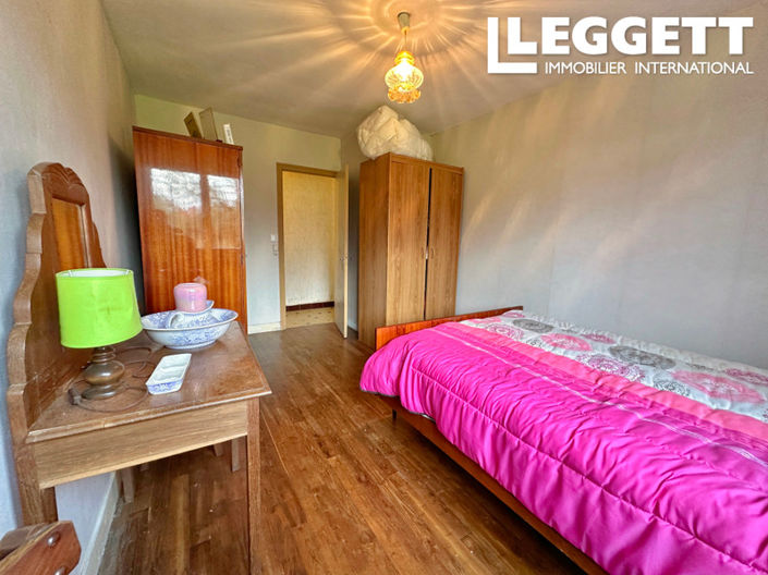 Image No.5-2 Bed House for sale