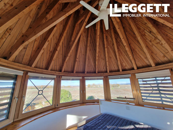 Image No.6-8 Bed House for sale