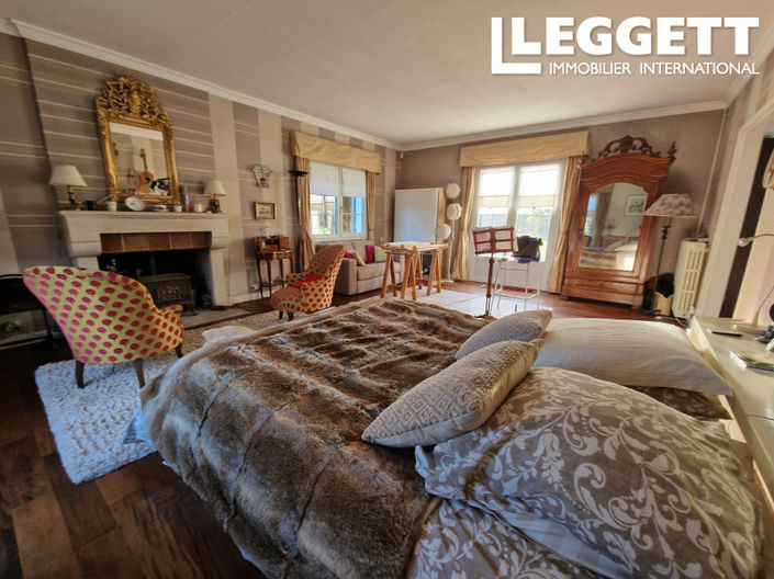 Image No.8-8 Bed House for sale