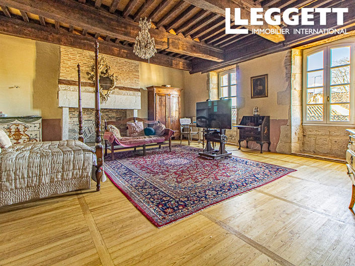 Image No.2-4 Bed House for sale