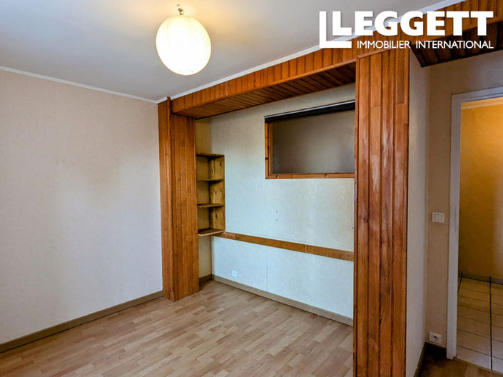 Image No.8-6 Bed House for sale