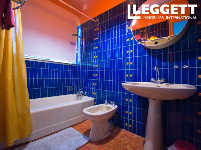 Image No.10-3 Bed House for sale