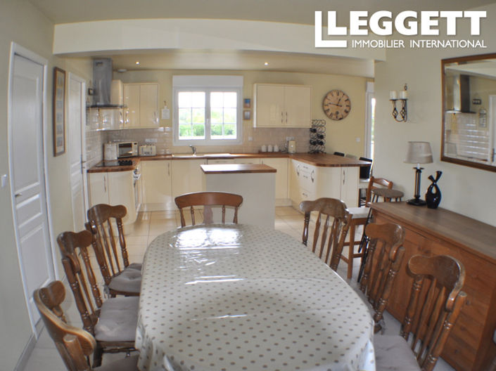 Image No.8-4 Bed House for sale