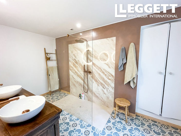 Image No.10-3 Bed House for sale