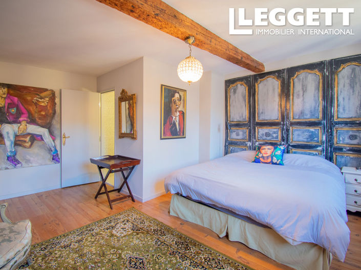 Image No.9-6 Bed House for sale