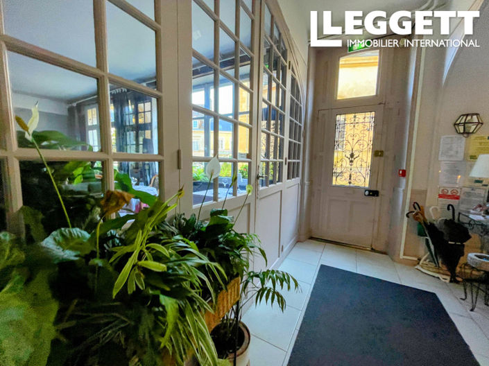 Image No.10-8 Bed Commercial for sale