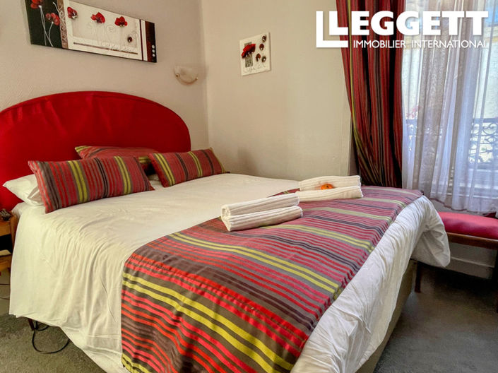 Image No.7-8 Bed Commercial for sale