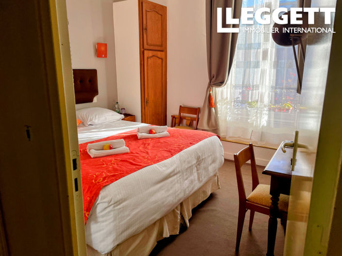 Image No.8-8 Bed Commercial for sale