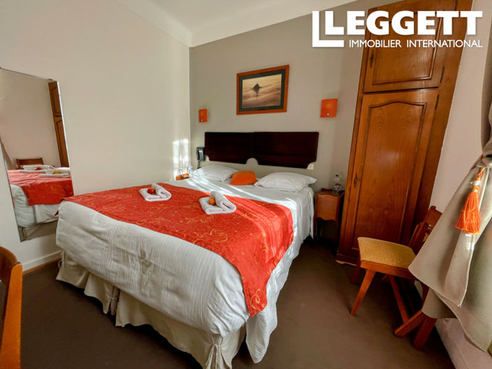 Image No.9-8 Bed Commercial for sale