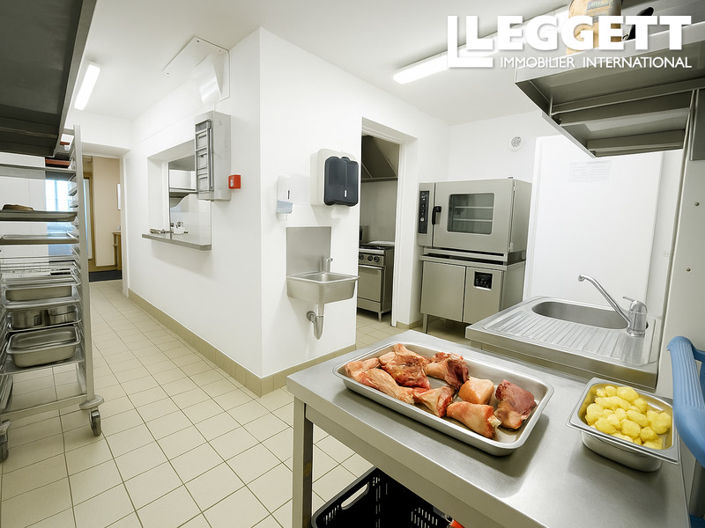 Image No.9-3 Bed Commercial for sale