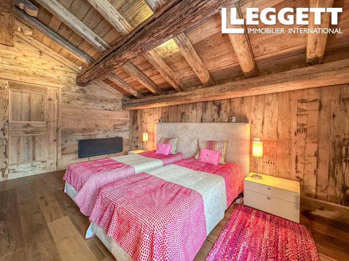 Image No.8-5 Bed House for sale