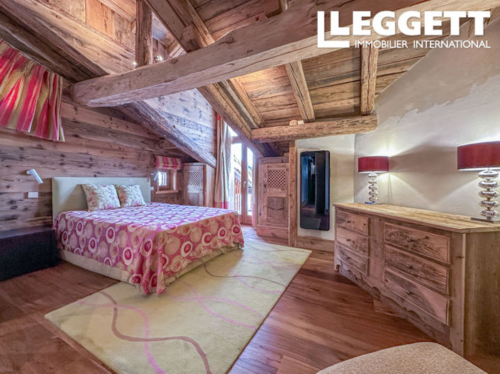 Image No.9-5 Bed House for sale