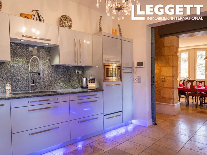 Image No.6-5 Bed House for sale