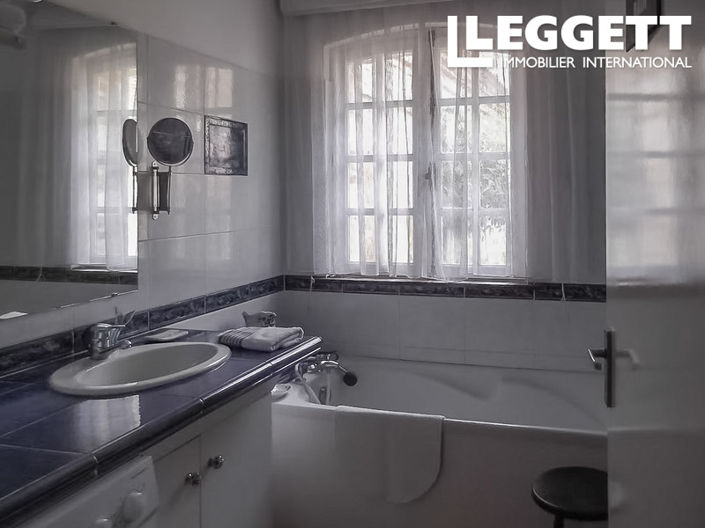 Image No.10-8 Bed House for sale