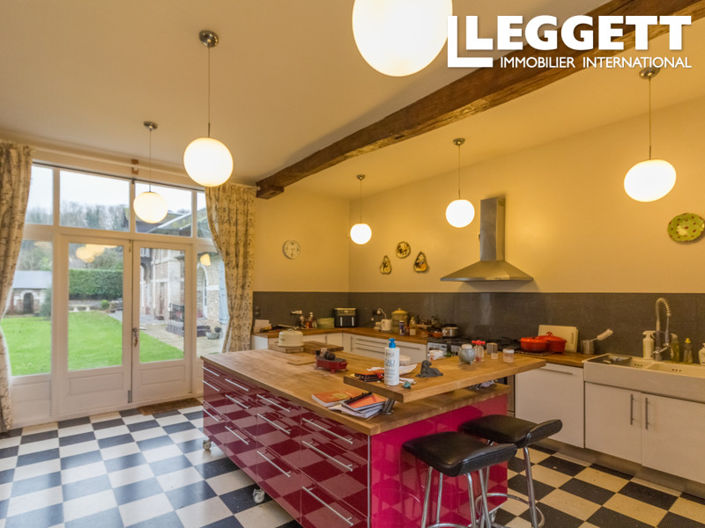 Image No.3-8 Bed House for sale