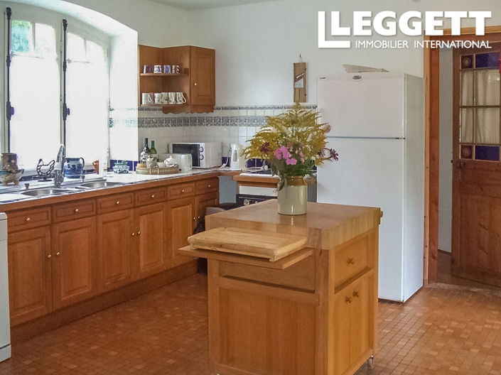 Image No.4-8 Bed House for sale