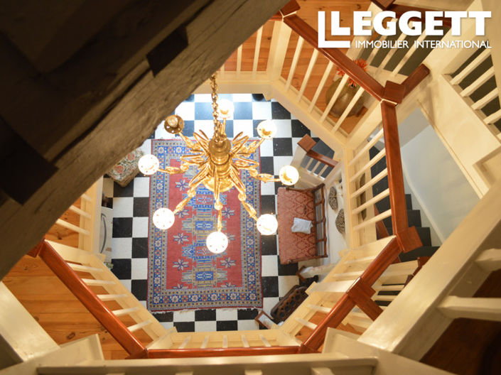 Image No.6-8 Bed House for sale