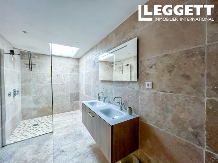 Image No.8-5 Bed House for sale