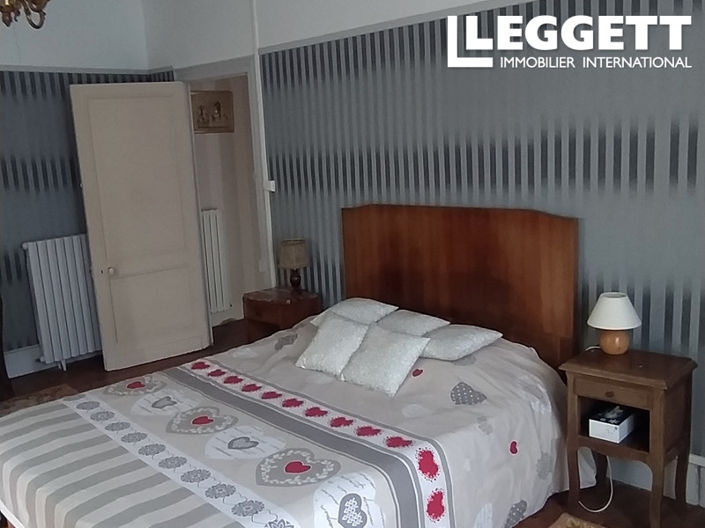 Image No.9-6 Bed House for sale