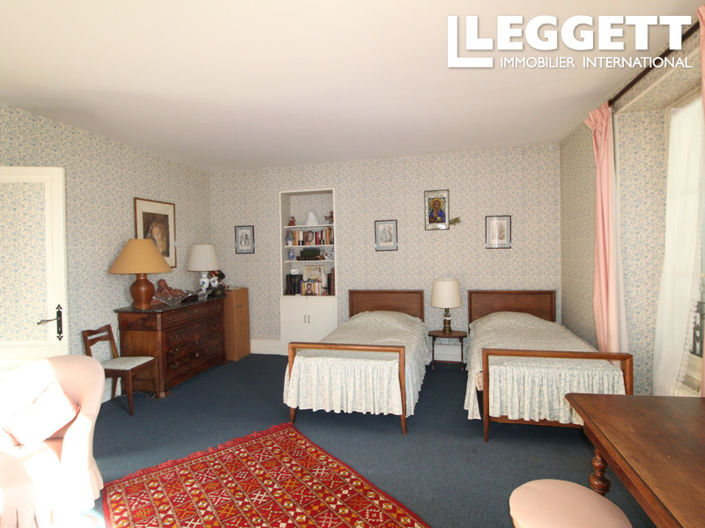 Image No.7-7 Bed House for sale