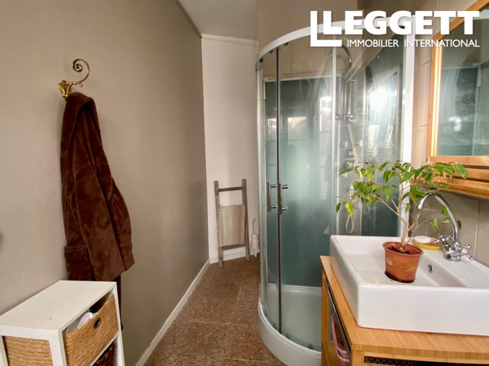 Image No.10-6 Bed House for sale